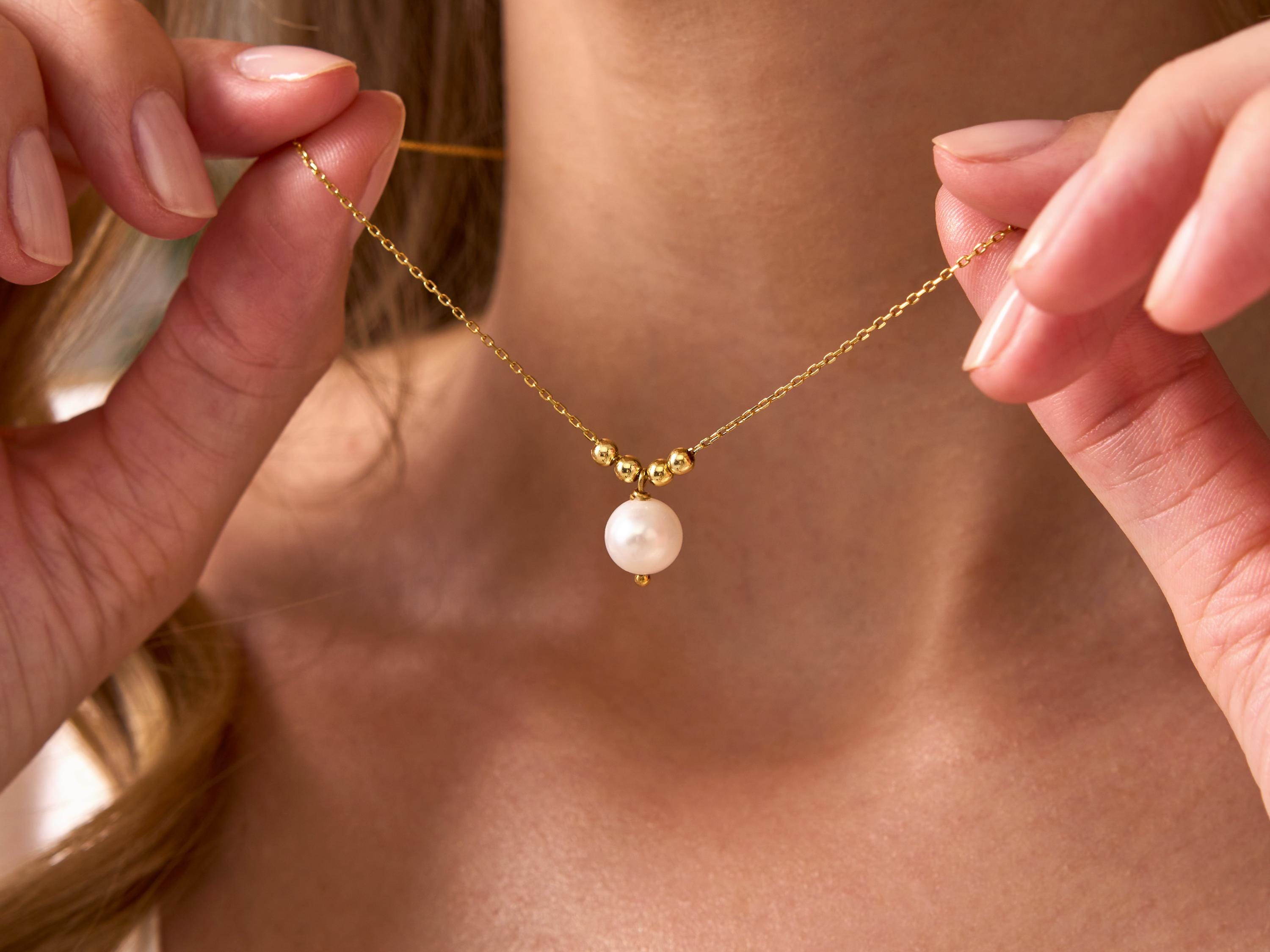 Elegant Gold Pearl Drop Necklace