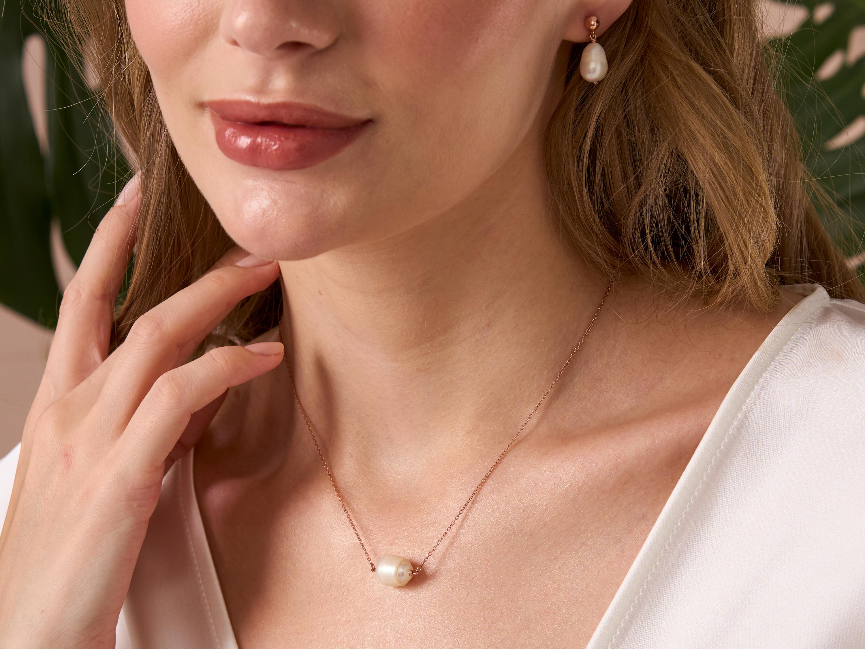 Floating Pearl Necklace