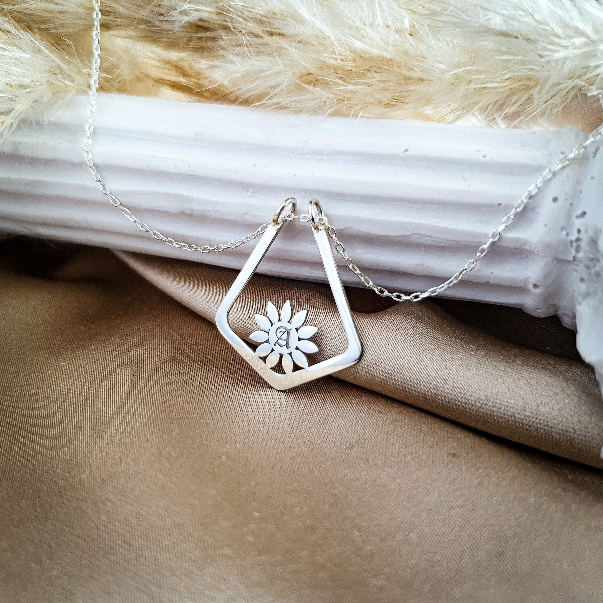 Sunflower Ring Holder Personaziable Initial