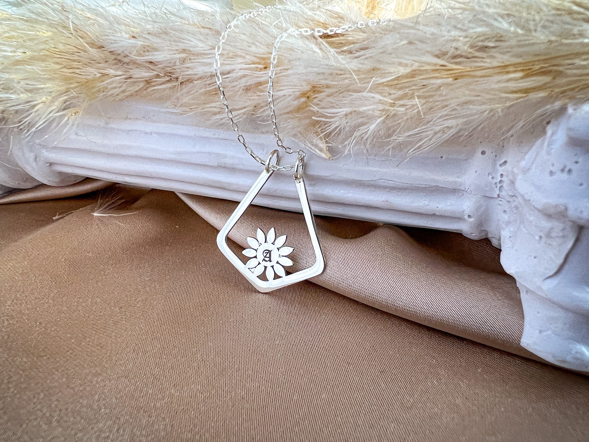 Sunflower Ring Holder Personaziable Initial