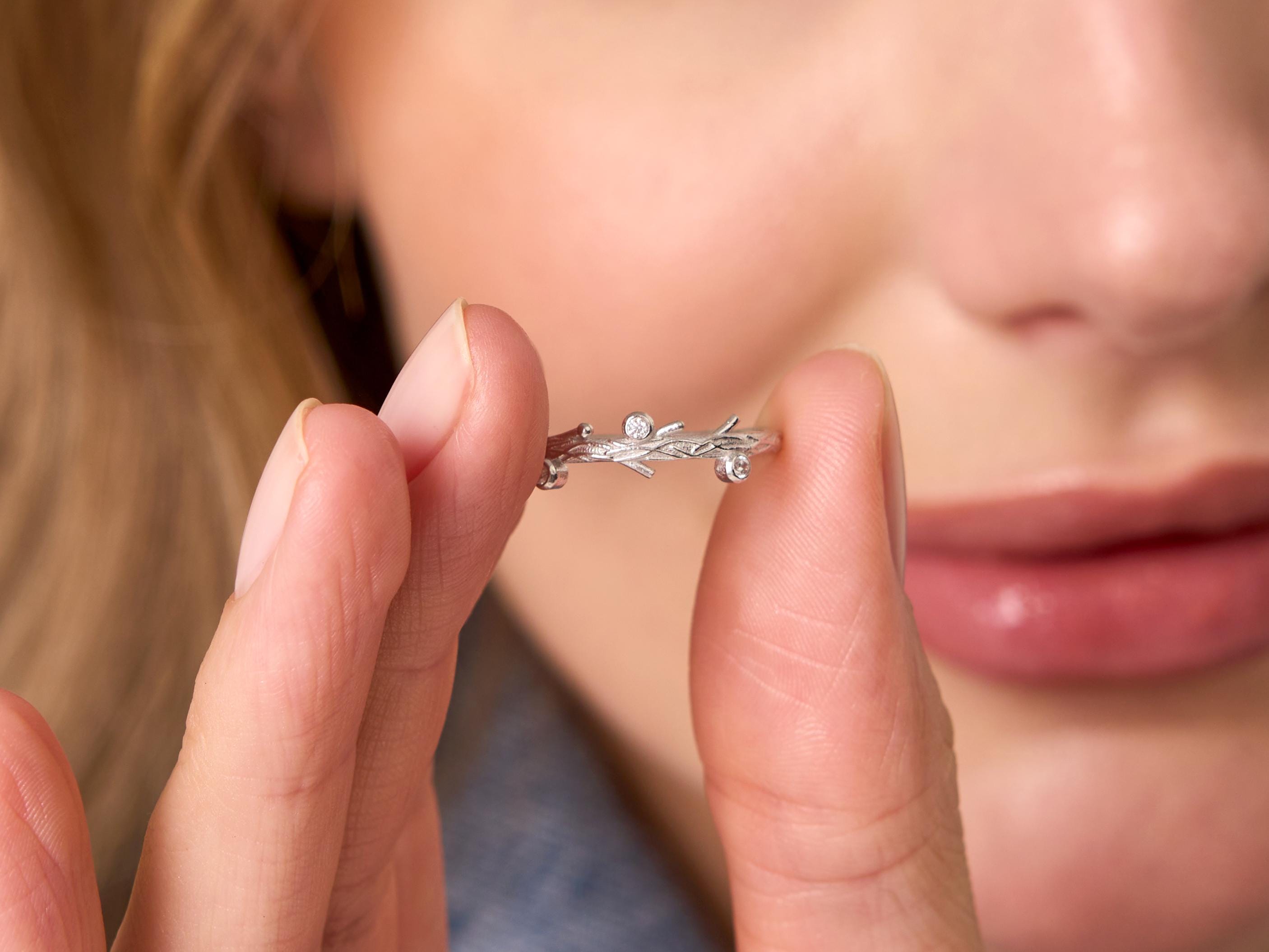 Branch Ring with Simulated Diamonds